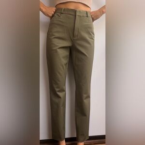 NWT - High-rise Slacks - Size 6 - Banana Republic